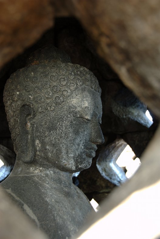 Yogyakarta: stupa with Buddha