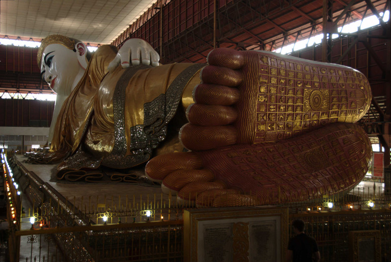Yangon, Myanmar: Chaukhtatgyi Paya, Buddha's feet