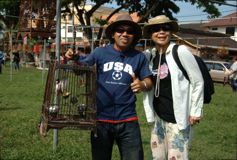 Kota Bharu, Malaysia: Singing bird contest competitor