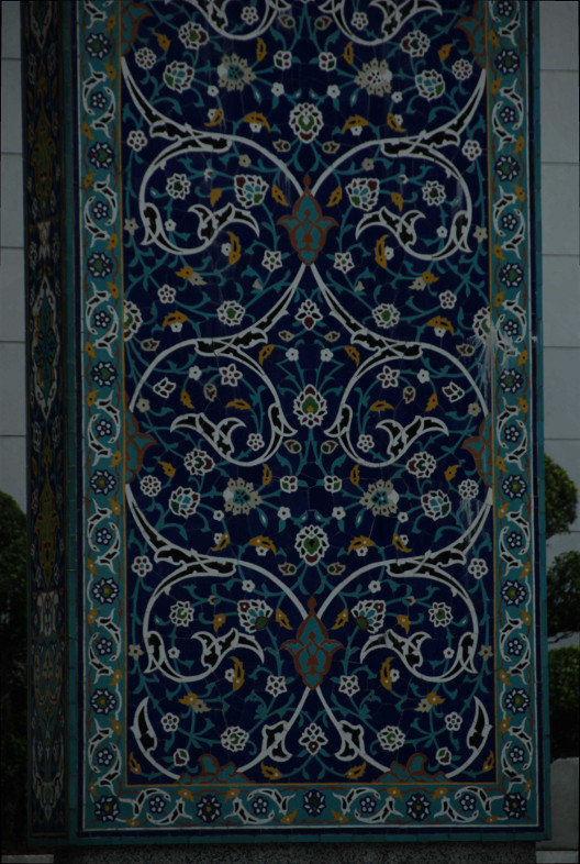 Kuala Lumpur, Malaysia: tiled column at Islamic Museum
