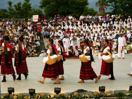 Oaxaca, Mexico: Guelaguetza dance performance