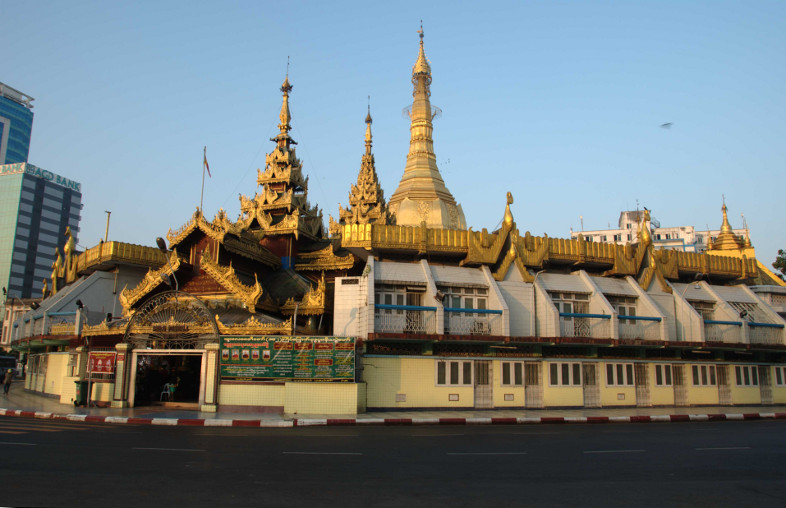 Yangon, Myanmar: Sule Paya