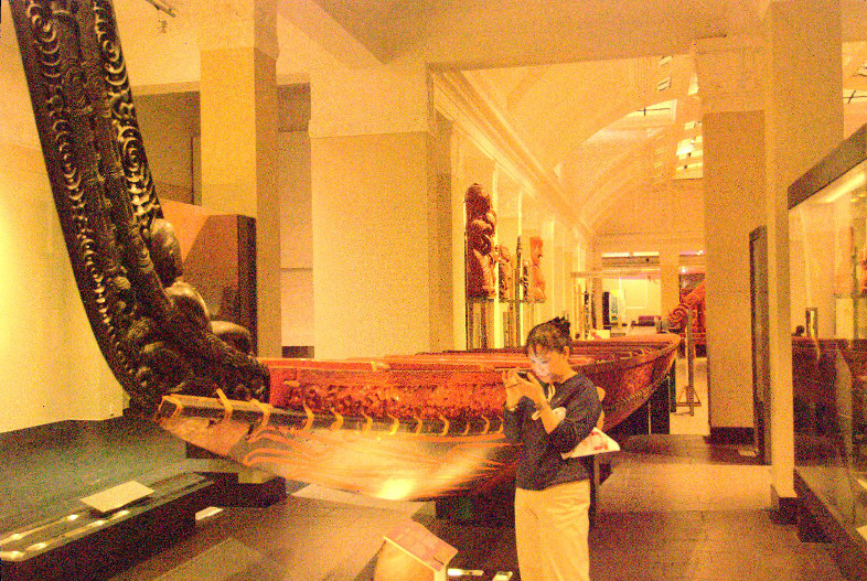 Auckland Museum, New Zealand: Maori Long Canoe