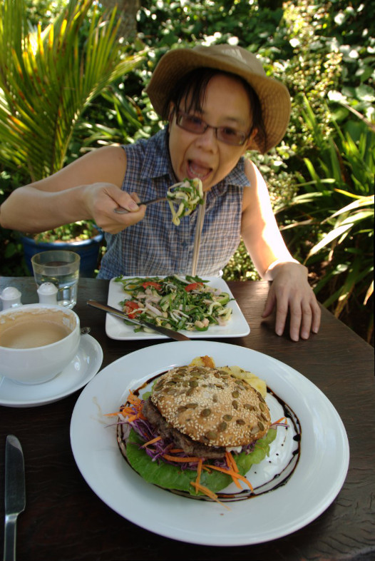 Hot Water Beach, New Zealand: Lunch at Hot Wave Café
