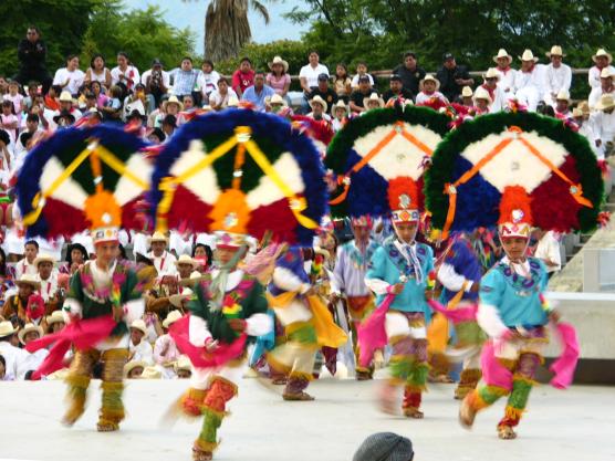 Oaxaca, Mexico: Guelaguetza dance performance